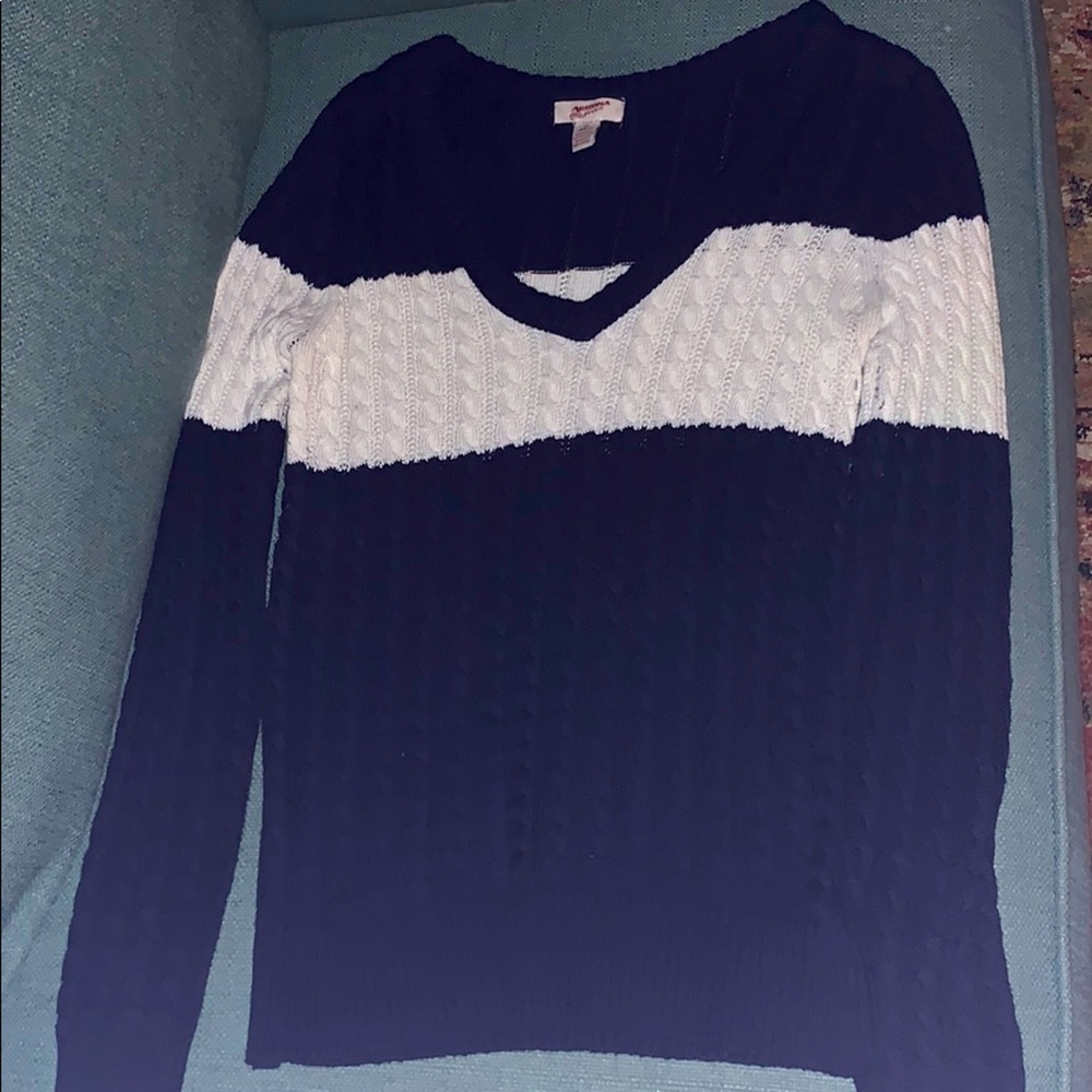 Preppy navy and white vneck sweater XL